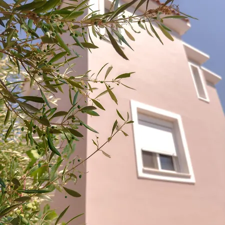 Anastasia's Luxury Basement Apartment Aegina