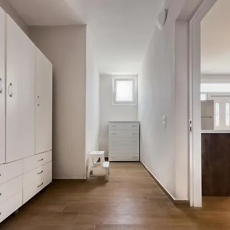 Anastasia's Luxury Basement * Aegina